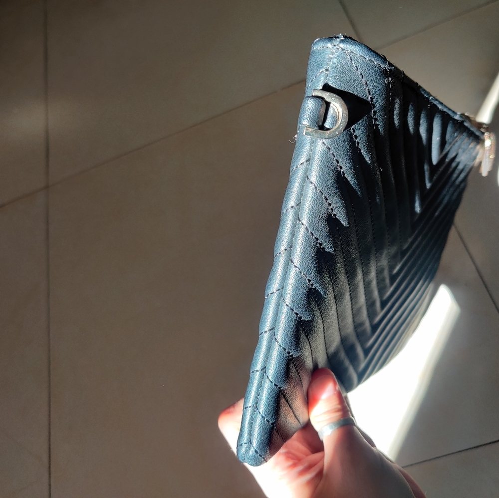 FOREVER NEW Black Chevron Wristlet - Picture 7 of 13